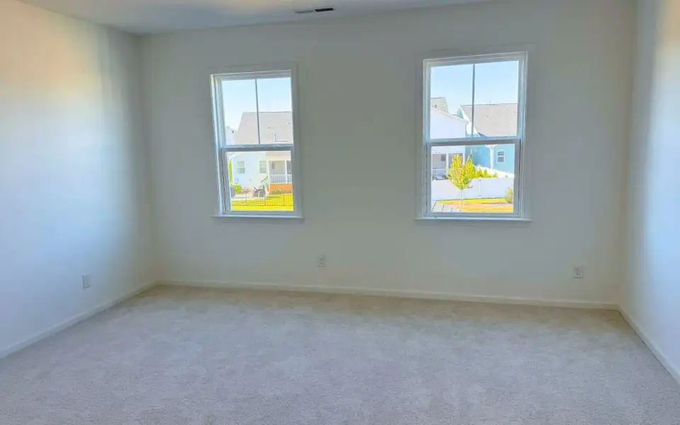 Spacious, unfurnished interior of a new home in Wendell Falls, Wendell (Image 10).