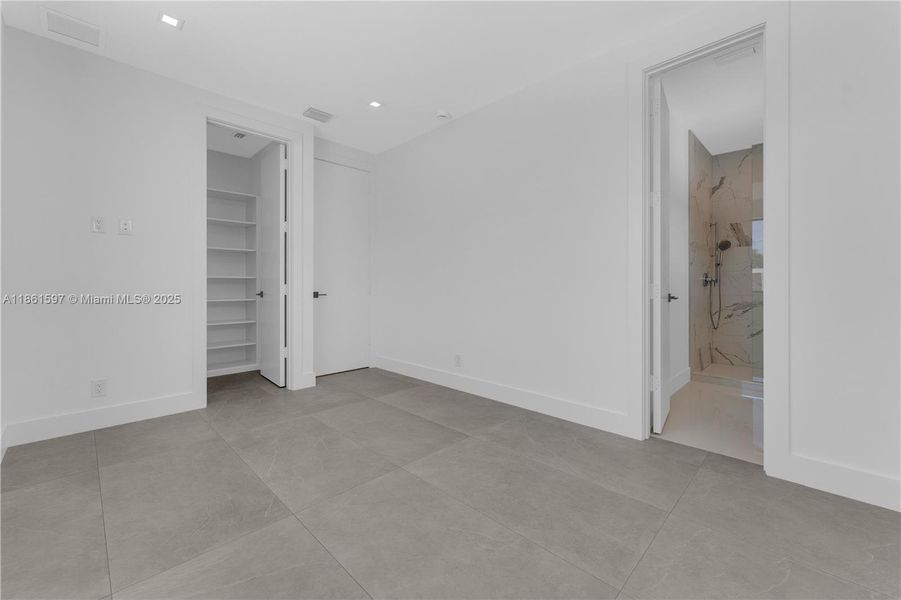 Spacious, unfurnished interior of a new home in , Pompano Beach (Image 31).