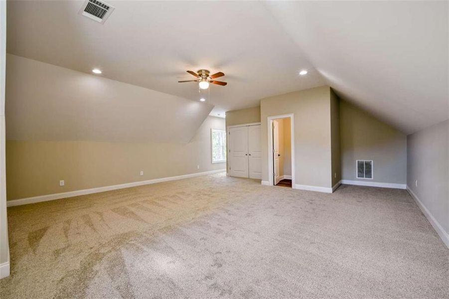 Spacious, unfurnished interior of a new home in , Mansfield (Image 37).