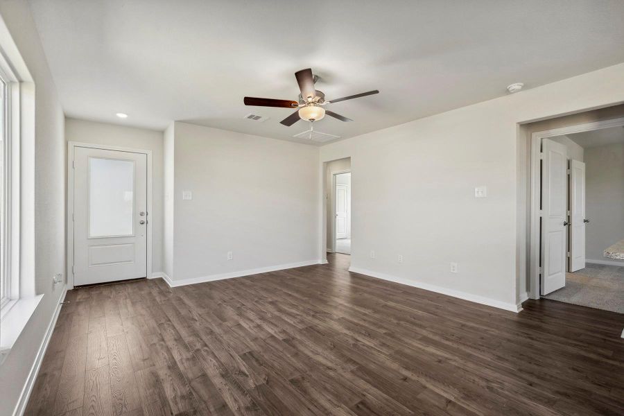 Spacious, unfurnished interior of a new home in Pinewood Trails, Cleveland (Image 12).