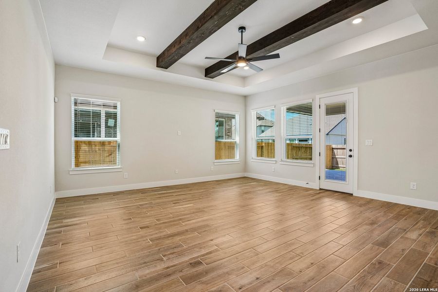 Spacious, unfurnished interior of a new home in Village at Three Oaks, Seguin (Image 10).