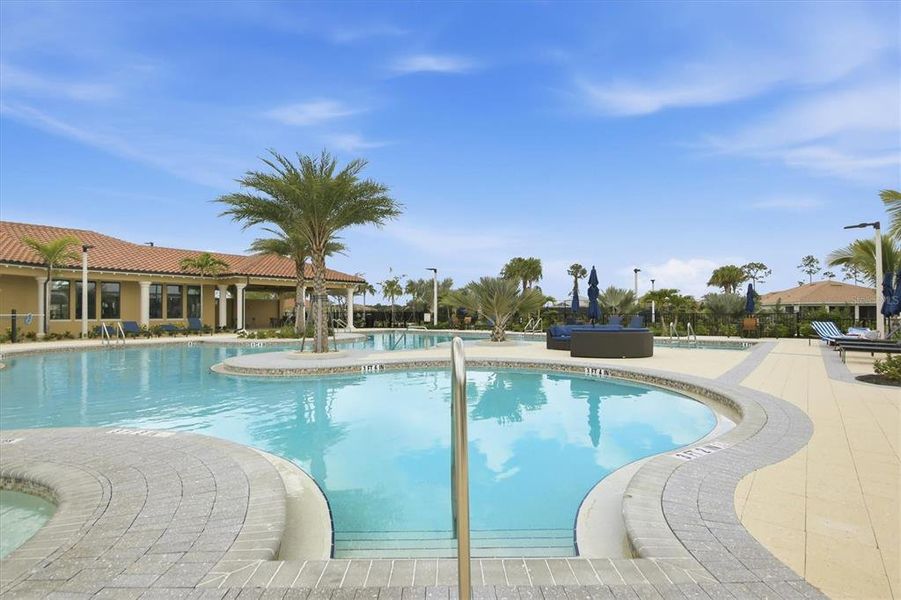 Community amenities in Wellen Park, Venice (Image 36).