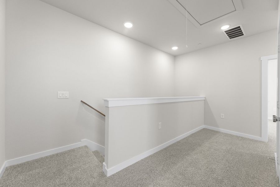 Spacious, unfurnished interior of a new home in Wildridge, Oak Point (Image 20).