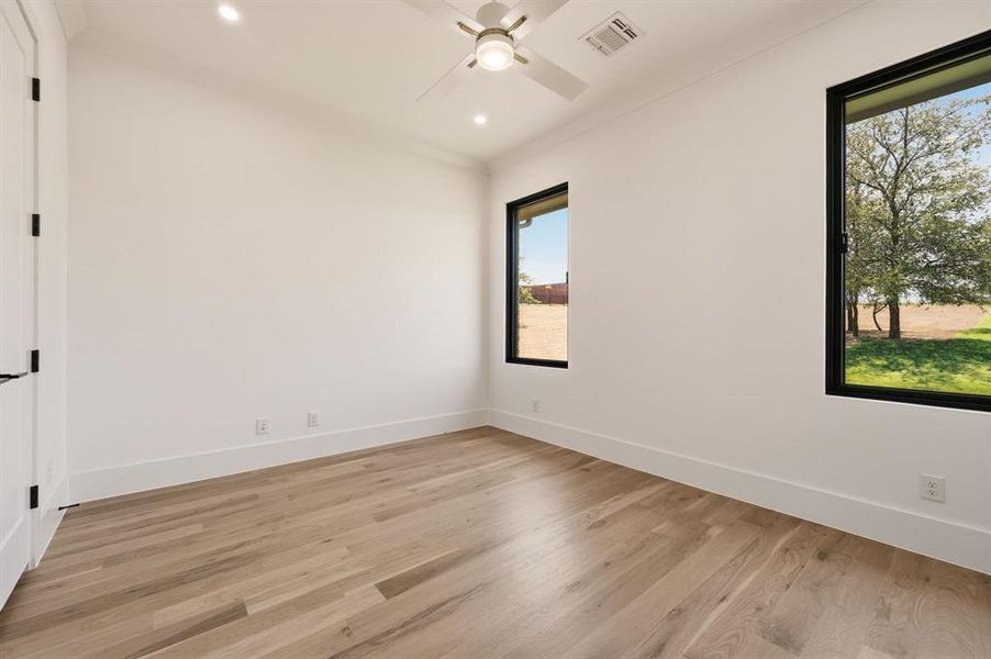 Spacious, unfurnished interior of a new home in Fleming Pointe, Fort Worth (Image 36). Spacious, unfurnished interior of a new home in Fleming Pointe, Fort Worth (Image 36).