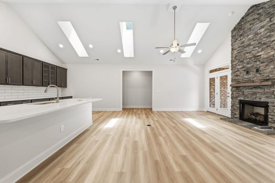 Spacious, unfurnished interior of a new home in Weybridge, Burlington (Image 35).