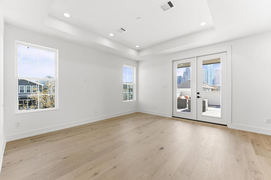 Spacious, unfurnished interior of a new home in , Houston (Image 22).