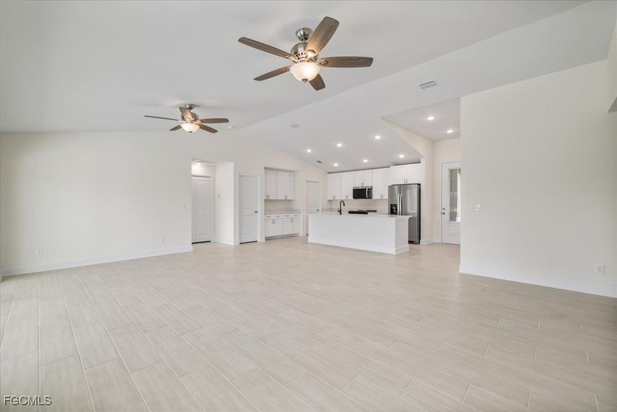 Spacious, unfurnished interior of a new home in Cape Coral, Cape Coral (Image 21).