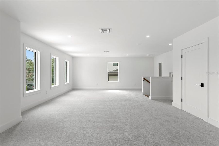Spacious, unfurnished interior of a new home in , Tampa (Image 87).