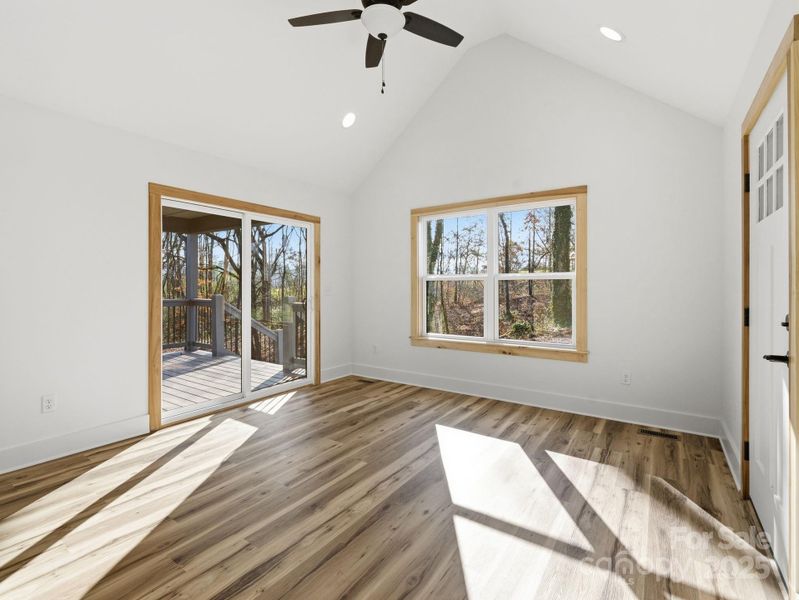 Spacious, unfurnished interior of a new home in , Nebo (Image 28).