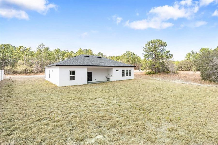 Exterior details and patio area of a home in , Ocala (Image 4).