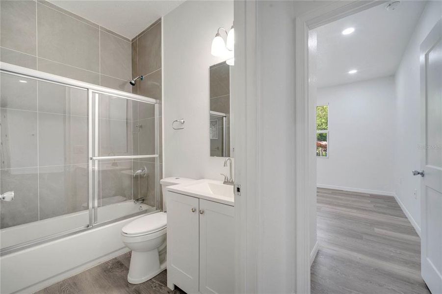 Furnished interior view inside a new home in , Palatka (Image 5).