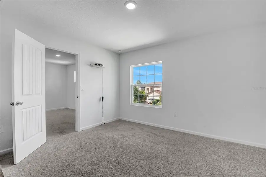 Spacious, unfurnished interior of a new home in , Kissimmee (Image 10).