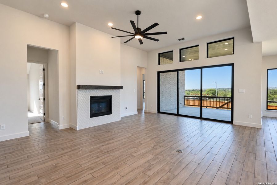 Spacious, unfurnished interior of a new home in Windborne, Schertz (Image 14).