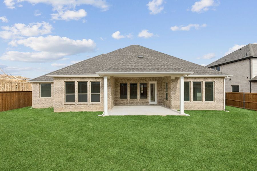 Exterior details and patio area of a home in Dove Hollow, Waxahachie (Image 19). Exterior details and patio area of a home in Dove Hollow, Waxahachie (Image 19).