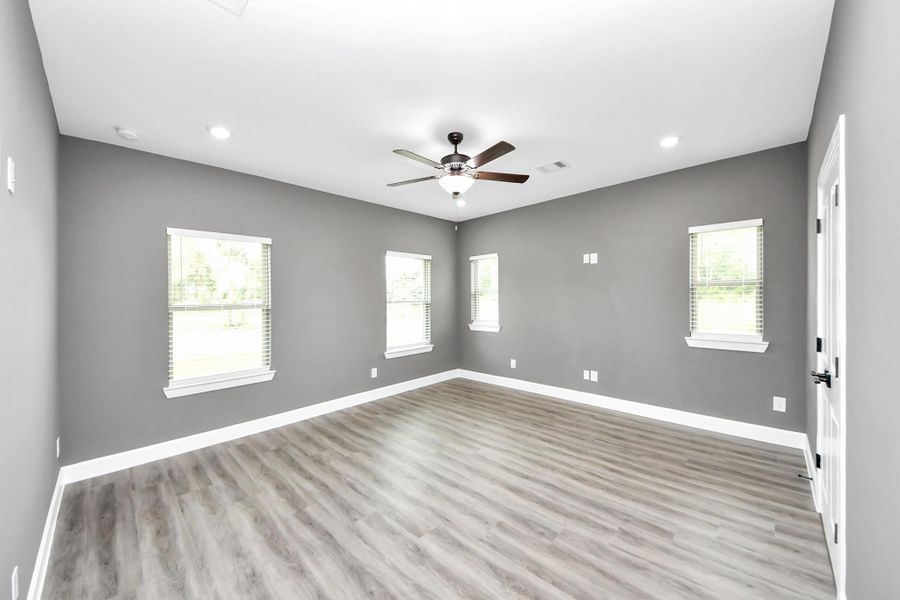 Spacious, unfurnished interior of a new home in , Waller (Image 17).