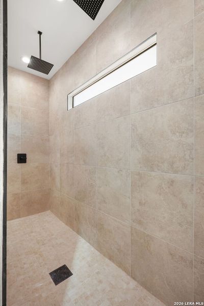 Spacious, unfurnished interior of a new home in , El Paso (Image 47).