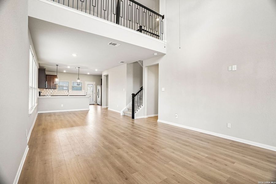 Spacious, unfurnished interior of a new home in Catalina, Converse (Image 37).