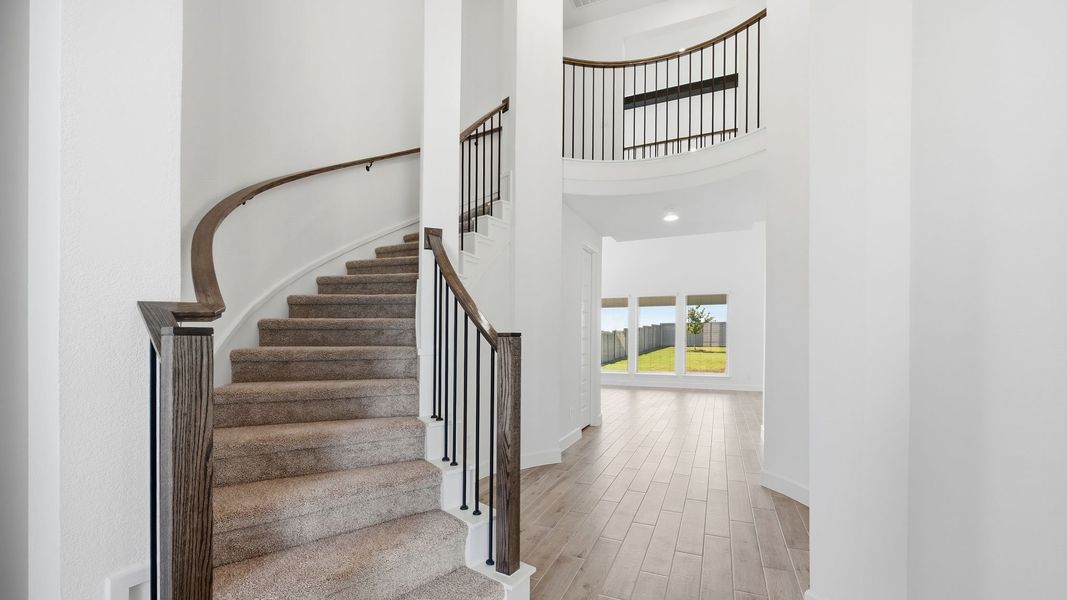 Spacious, unfurnished interior of a new home in Landmark, Denton (Image 30).