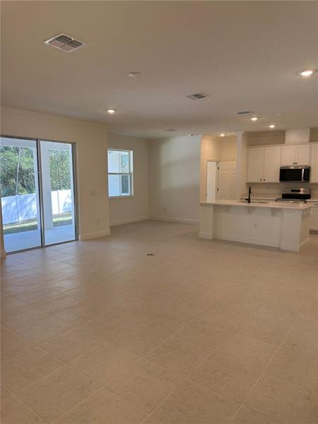 Spacious, unfurnished interior of a new home in Citrus Springs, Citrus Springs (Image 17).