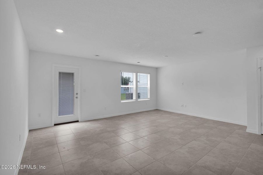 Spacious, unfurnished interior of a new home in , Jacksonville (Image 20).