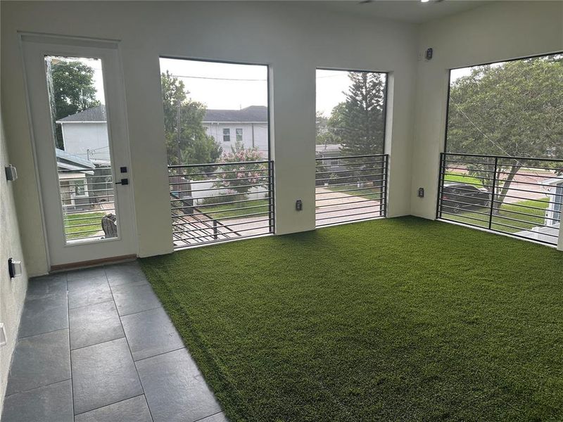 Exterior details and patio area of a home in , Orlando (Image 46).