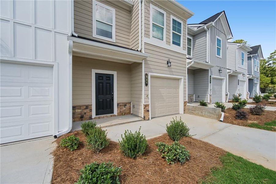 Exterior details and patio area of a home in Village Green, Adairsville (Image 16).
