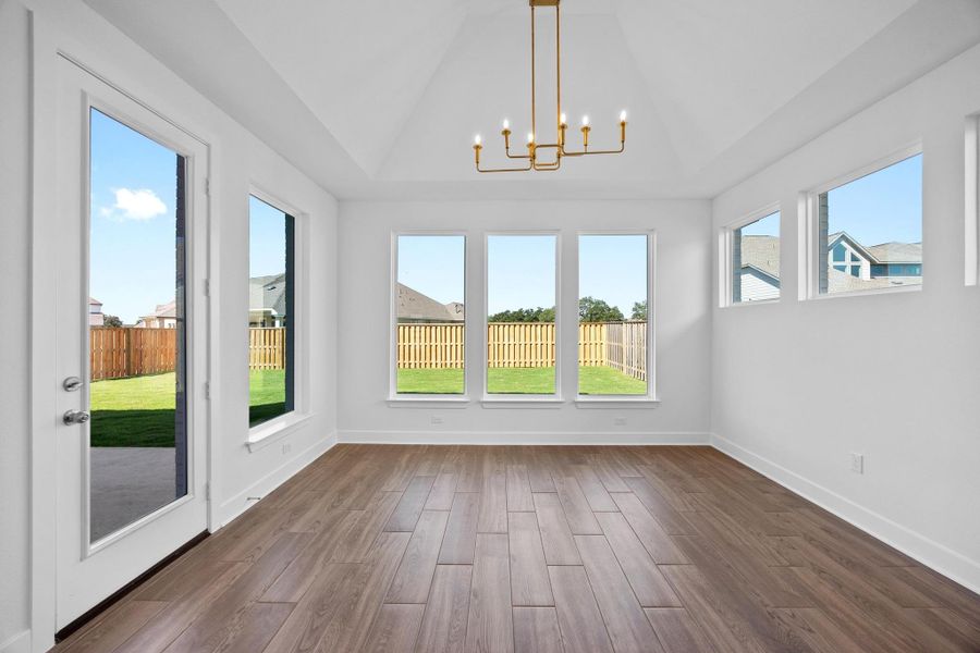 Spacious, unfurnished interior of a new home in Parmer Ranch, Georgetown (Image 13).