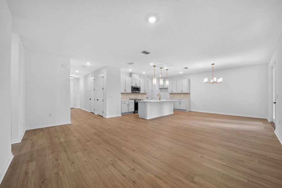 Spacious, unfurnished interior of a new home in Tyson Reserve, St. Cloud (Image 11).