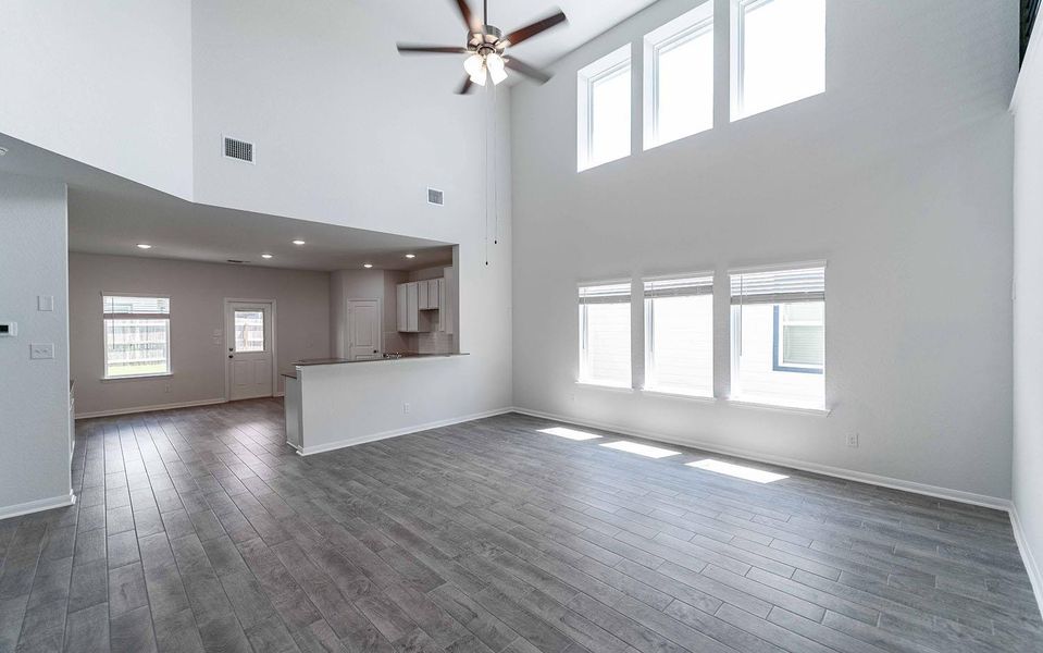 Spacious, unfurnished interior of a new home in Swenson Heights, Seguin (Image 7).