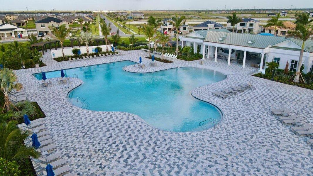 Community pool with splash zone.jpg-SMAL