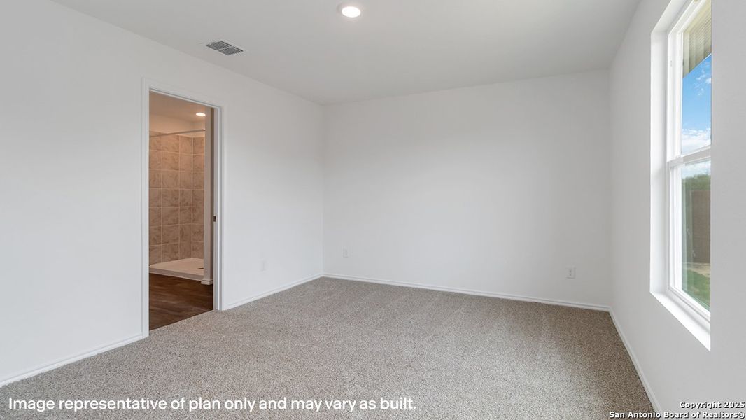 Spacious, unfurnished interior of a new home in Lucero, San Antonio (Image 17).