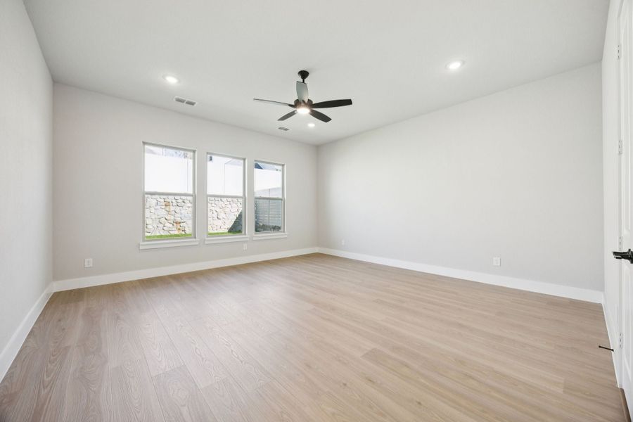 Spacious, unfurnished interior of a new home in Painted Tree Lakeside, McKinney (Image 24).