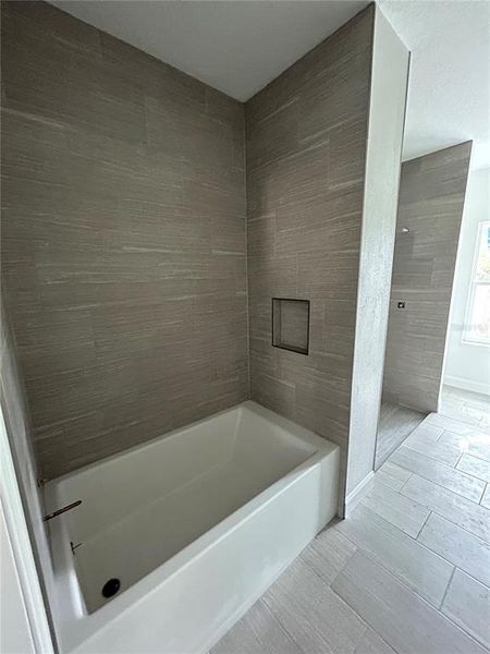 MASTER TUB