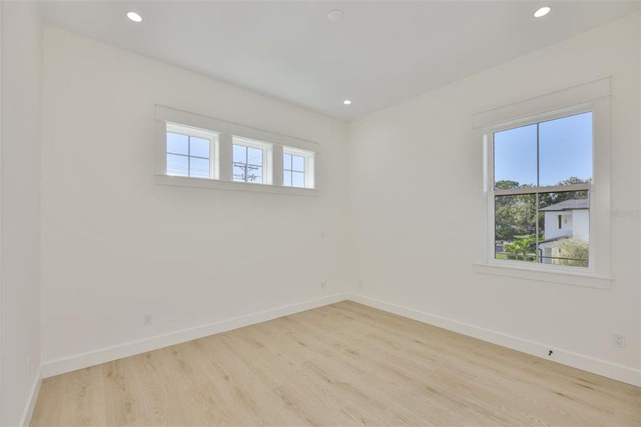 Spacious, unfurnished interior of a new home in , Tampa (Image 72).