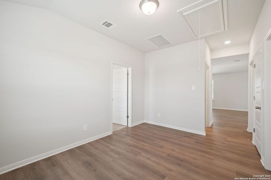 Spacious, unfurnished interior of a new home in Estancia Ranch - Premier Series, San Antonio (Image 18).