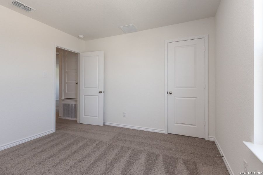 Spacious, unfurnished interior of a new home in Woodside Farms, Seguin (Image 13).