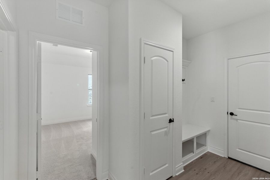 Spacious, unfurnished interior of a new home in Nopal Valley, San Antonio (Image 20).