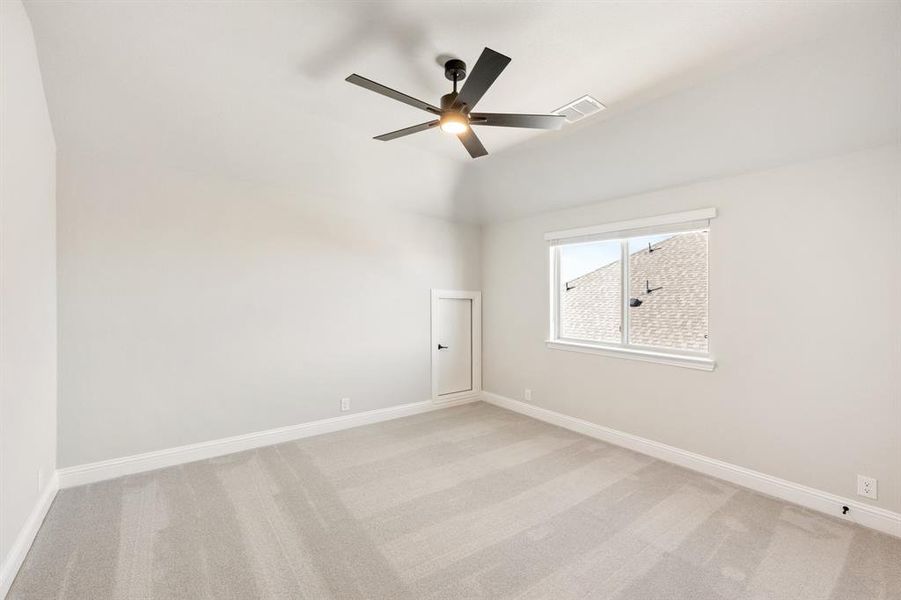 Spacious, unfurnished interior of a new home in Timberbrook, Justin (Image 34).