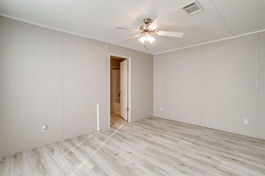 Spacious, unfurnished interior of a new home in , Granbury (Image 33). Spacious, unfurnished interior of a new home in , Granbury (Image 33).
