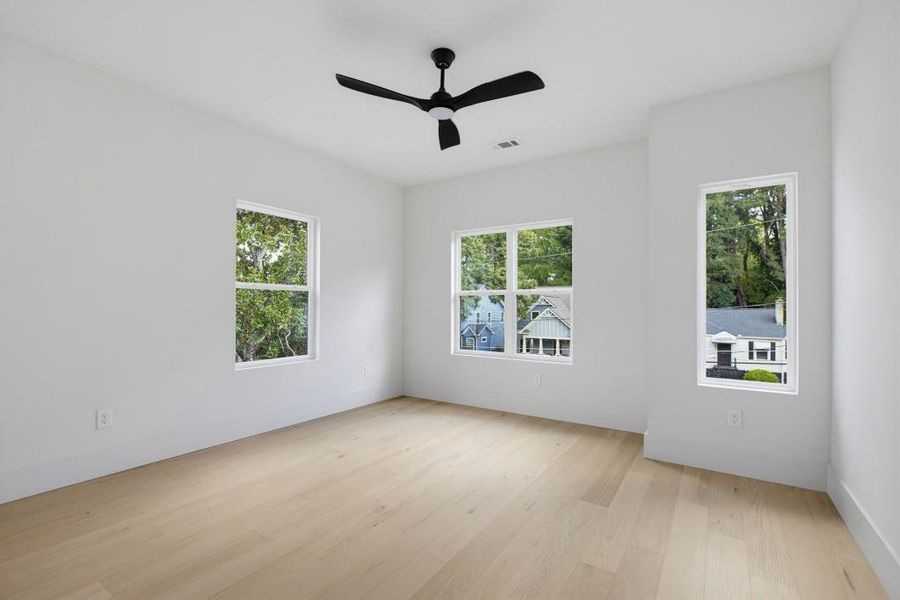 Spacious, unfurnished interior of a new home in , Atlanta (Image 19).