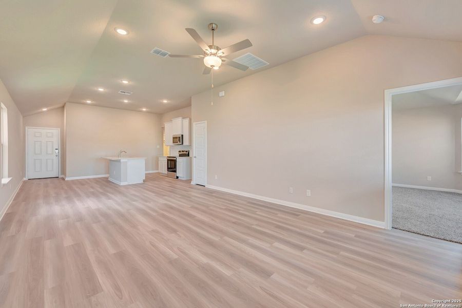 Spacious, unfurnished interior of a new home in Park Place, New Braunfels (Image 13).