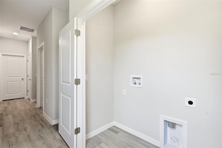 Spacious, unfurnished interior of a new home in , Eustis (Image 28).