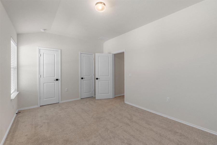 Spacious, unfurnished interior of a new home in , Manor (Image 34).