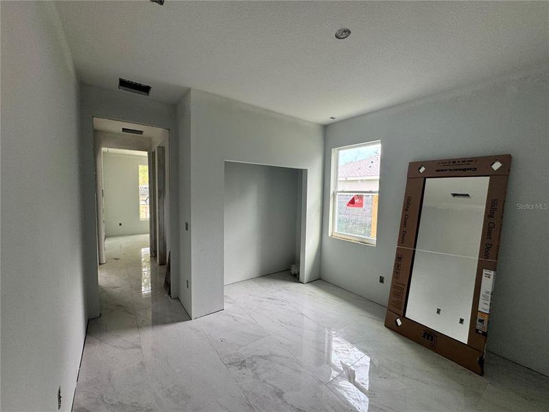 Spacious, unfurnished interior of a new home in , Ocala (Image 4).