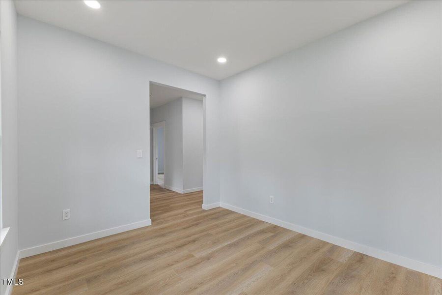 09-123-125 Ottawa Dr