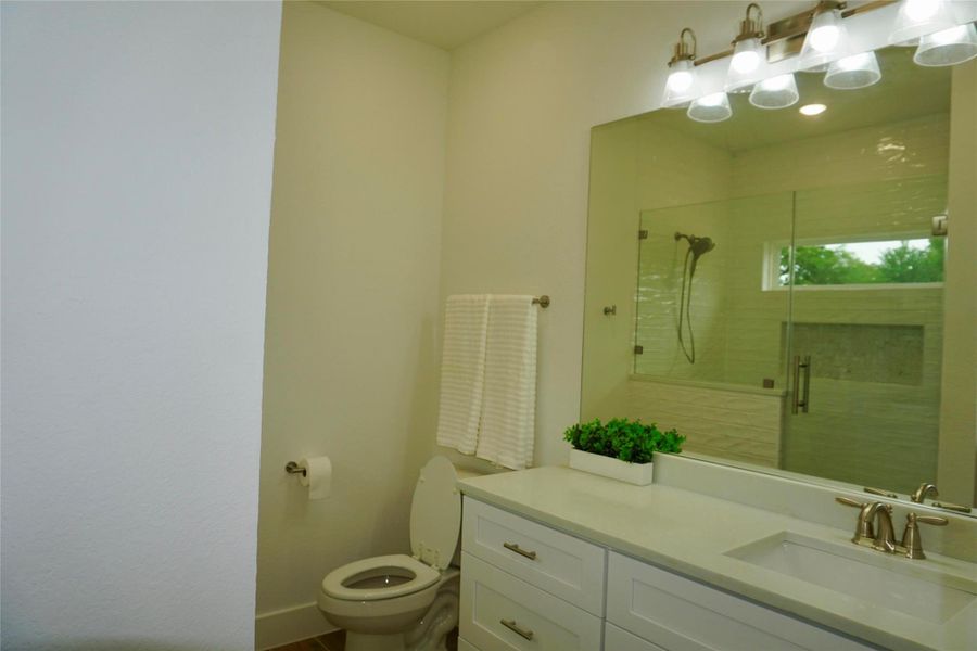 Furnished interior view inside a new home in , Hempstead (Image 9).