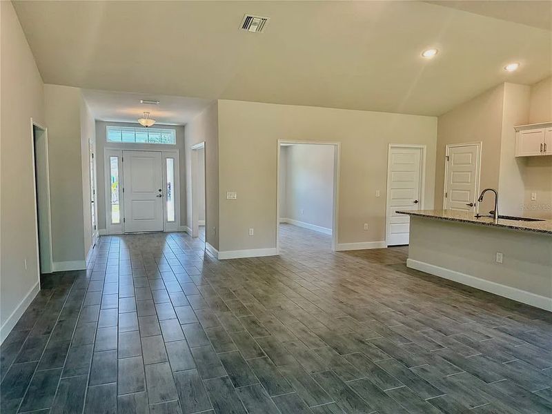 Spacious, unfurnished interior of a new home in South Gulf Cove, Port Charlotte (Image 7).