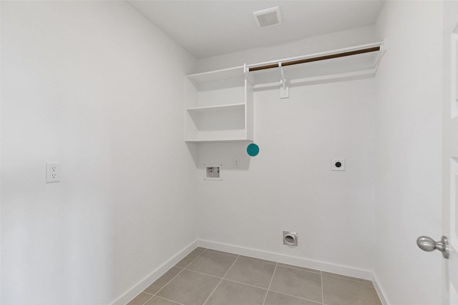 Spacious, unfurnished interior of a new home in Sunterra, Katy (Image 17). Spacious, unfurnished interior of a new home in Sunterra, Katy (Image 17).