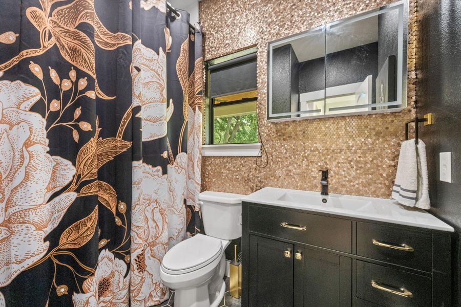 Furnished interior view inside a new home in , Anahuac (Image 16).