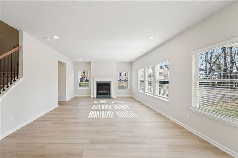 Spacious, unfurnished interior of a new home in Westmont Preserve, Powder Springs (Image 51).